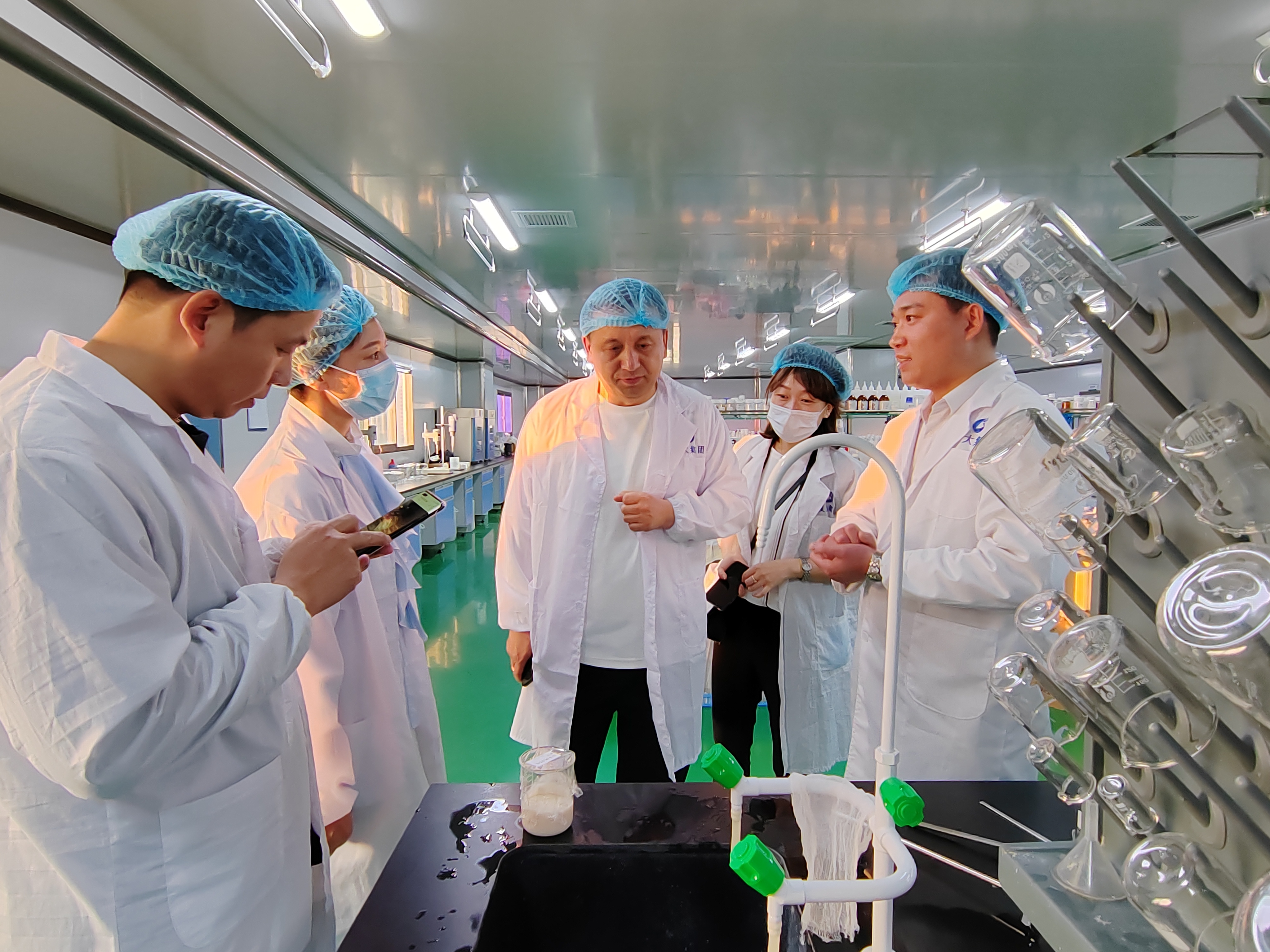 XPJ集团、温泉集团、公服集团商务考察组赴广州调研
