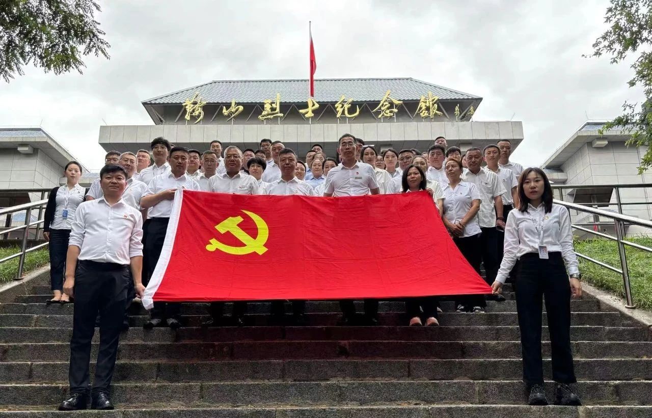 XPJ集团、公服集团开展“忆初心、强党性、转作风、建新功”庆“七·一”主题党日活动
